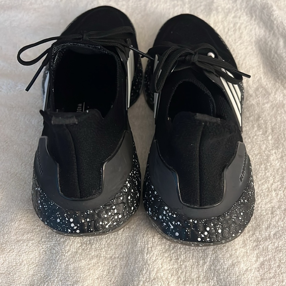 Adidas men’s tennis shoes - Picture 3 of 11